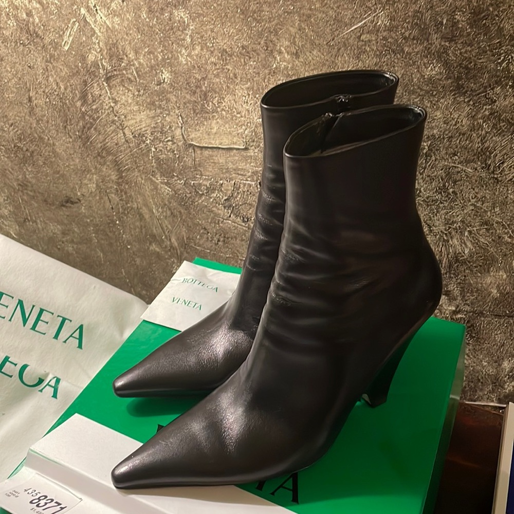 BOTTEGA VENETTA lambskin boots. Two dust bags, box & replacement heels included.